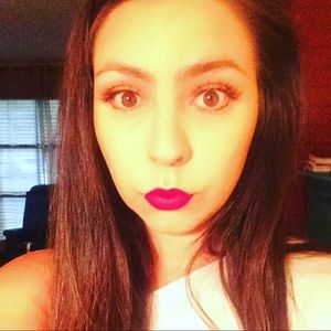 Meet your Posher, Claire